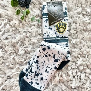 New with tagMILWAUKEE BREWERS Paintsplashed Socks SZ L shoe sz 6-12 official MLB